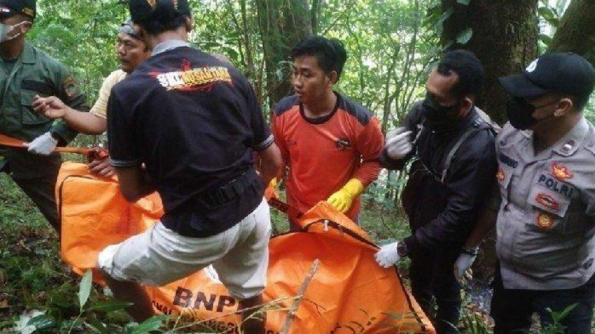 Penemuan mayat mahasiwi di dalam koper di kawasan Gajah Mungkur, jalur Cangar-Pacet, Kabupaten Mojokerto, Rabu (7/6/2023).