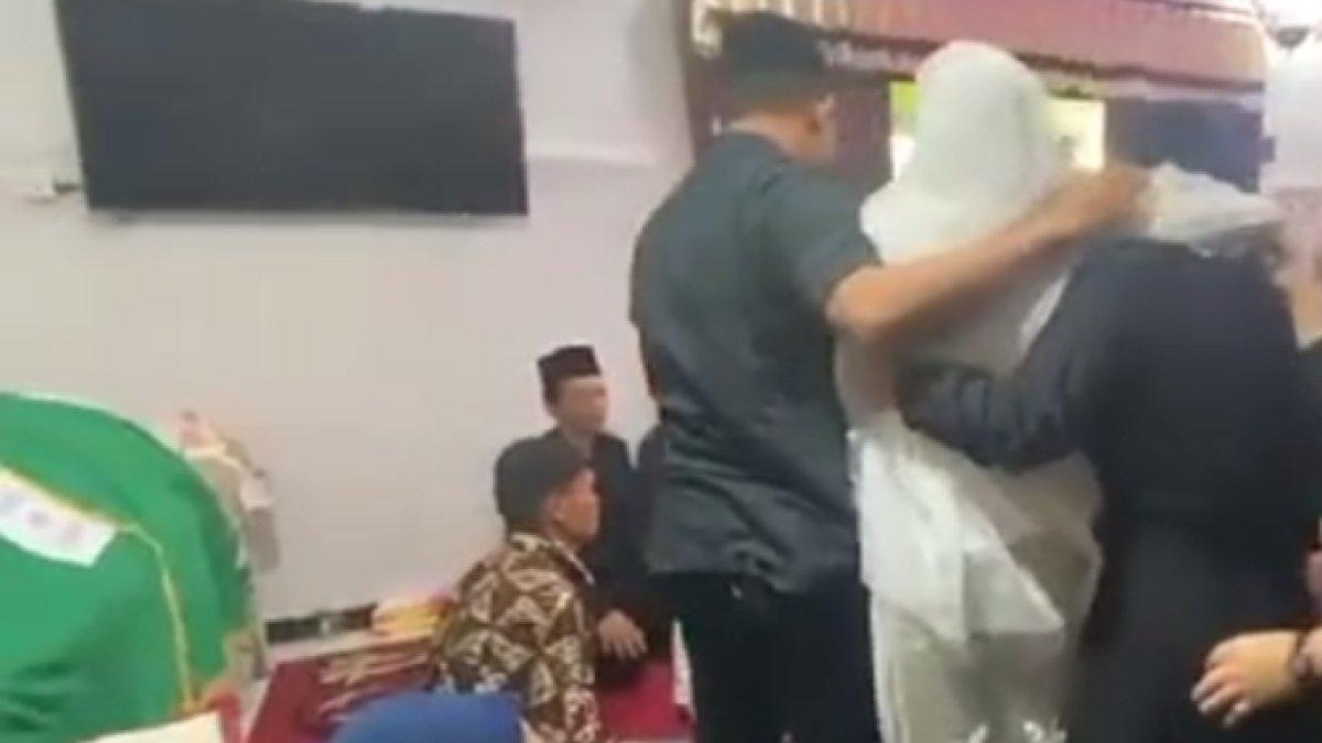 ILUSTRASI Pengantin wanita jalani akad nikah di depan jenazah ayahnya.