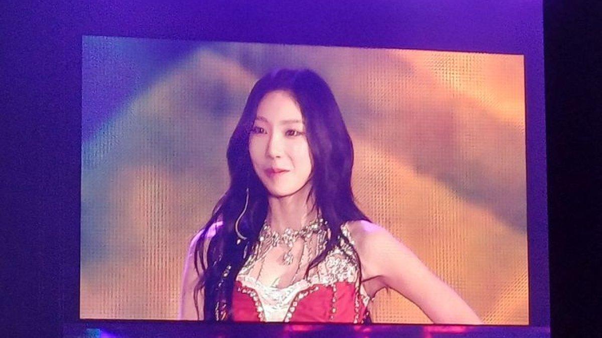 Penyanyi Taeyeon SNSD saat menyapa penonton di konser solo The Odd of Love, di ICE, BSD, Tangerang Selatan, Sabtu (22/7/2023).