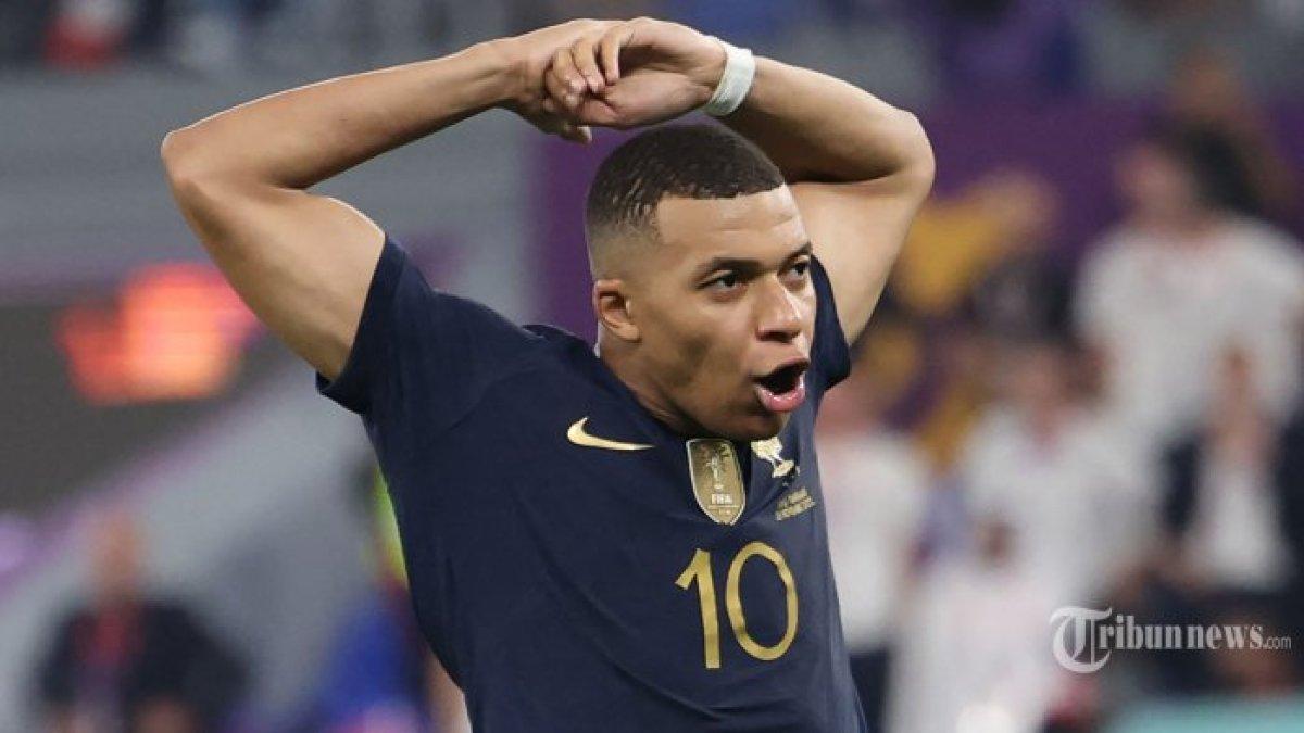 Penyerang Timnas Prancis, Kylian Mbappe melakukan selebrasi usai mencetak gol kedua timnya dalam laga sepak bola Grup D Piala Dunia 2022 Qatar antara Prancis melawan Denmark di Stadion 974, di Doha, Qatar, Sabtu (26/11/2022) waktu setempat.