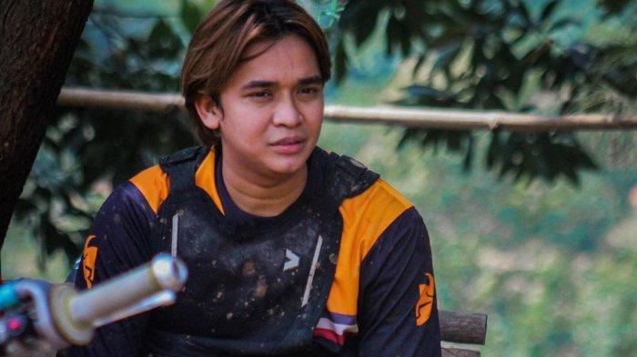 Perasaan kalut Billy Syahputra atas kehilangan motor kesayangannya.