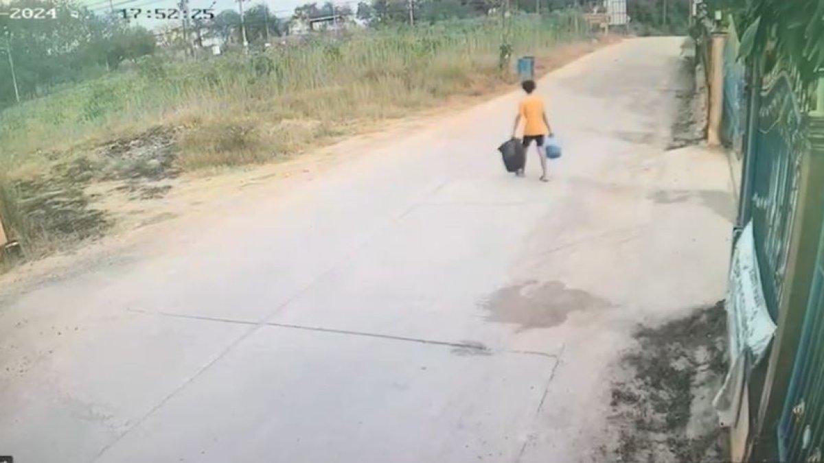 perhiasan emas dibuang ke sampah, dipungut kolektor.