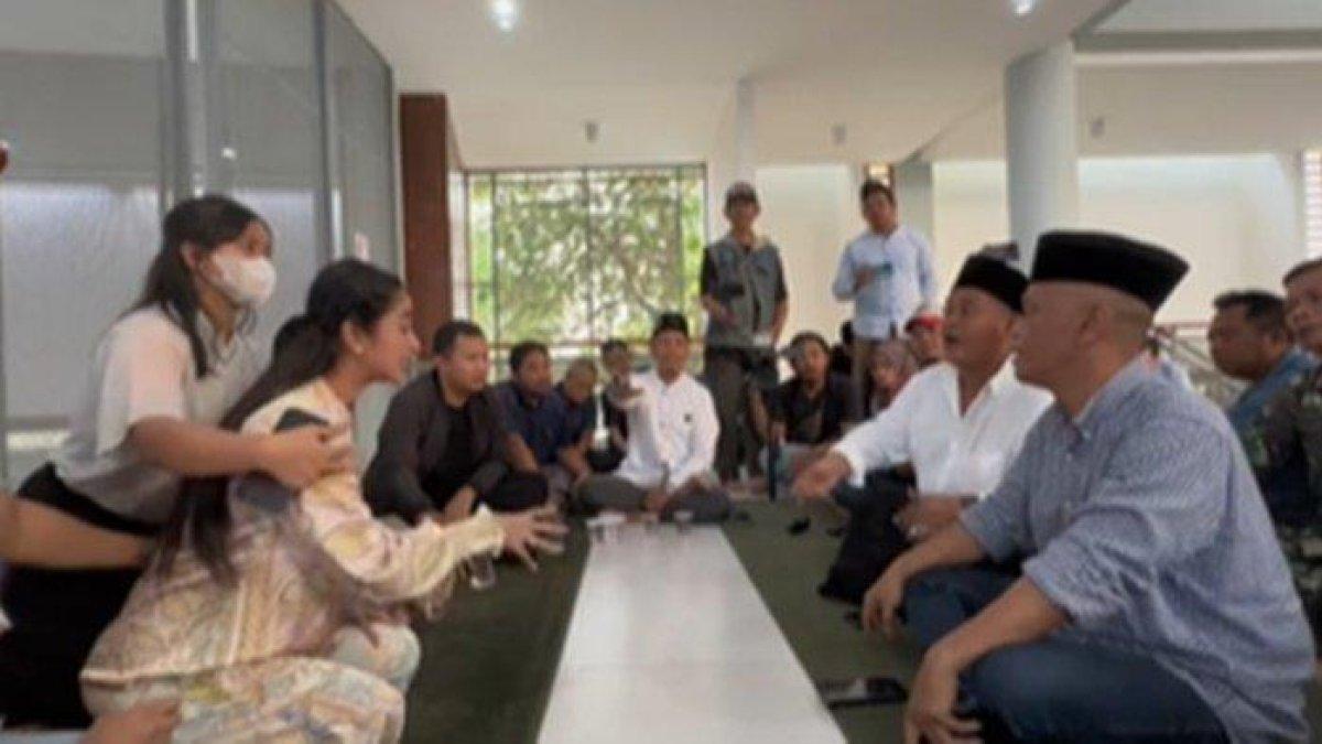Perseteruan Dewi Perssik dan ketua RT