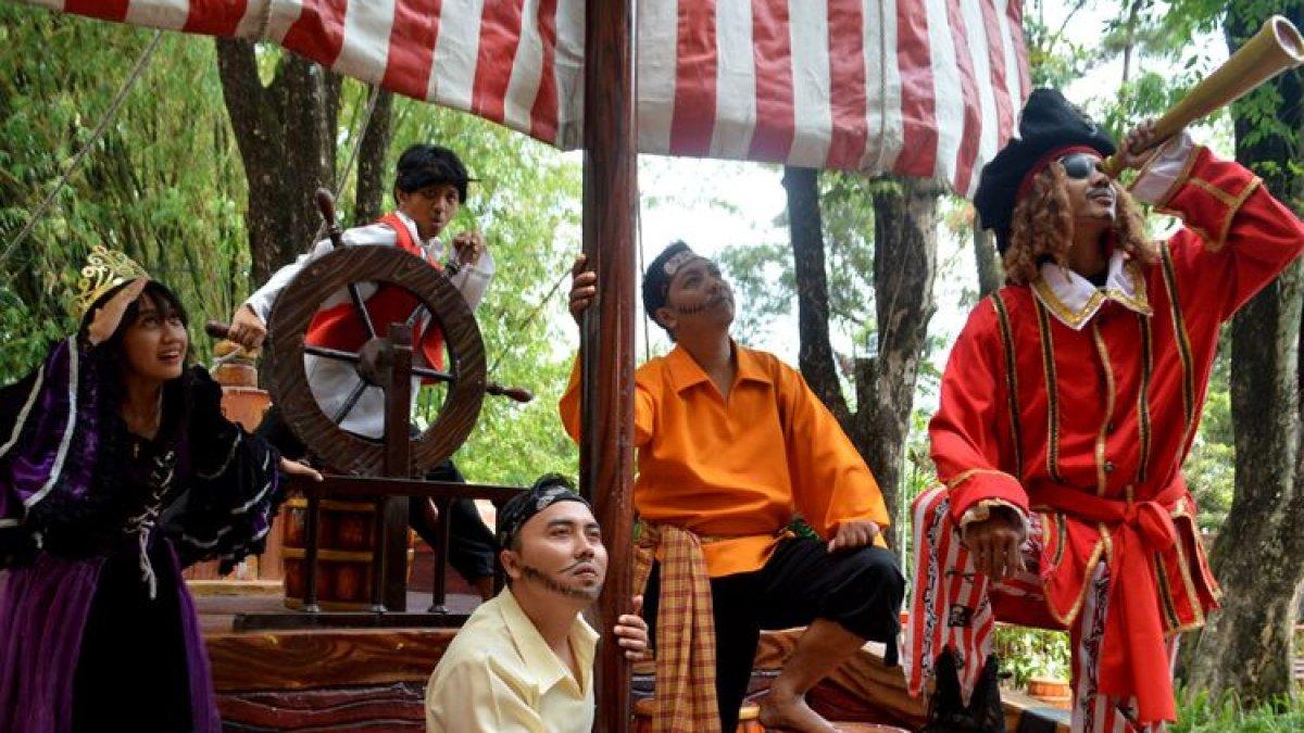 WISATA YOGYAKARTA: pertunjukkan bajak laut di Kids Fun Park Yogyakarta