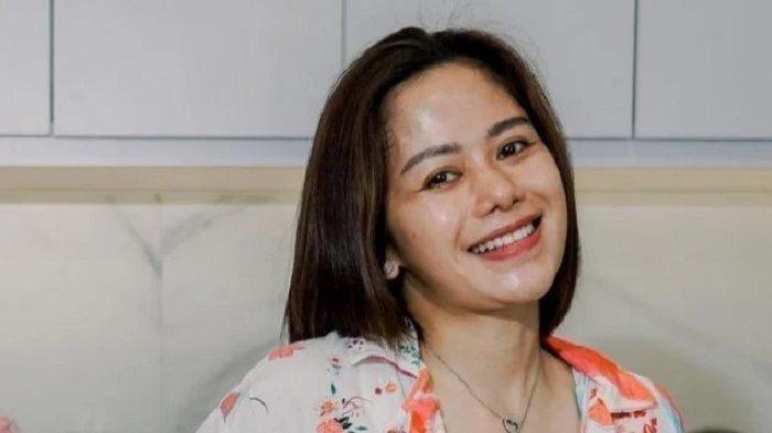 Farida Nurhan dikenal sebagai YouTuber yang membuat konten berisi review makanan.