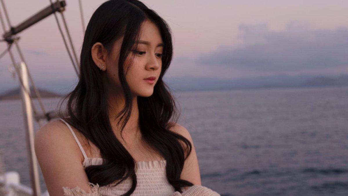 Pesona kecantikan Christy JKT 48.