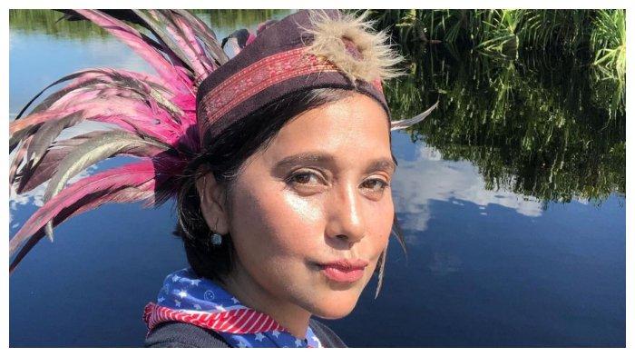 Pesona kecantikan Ayu Azhari.