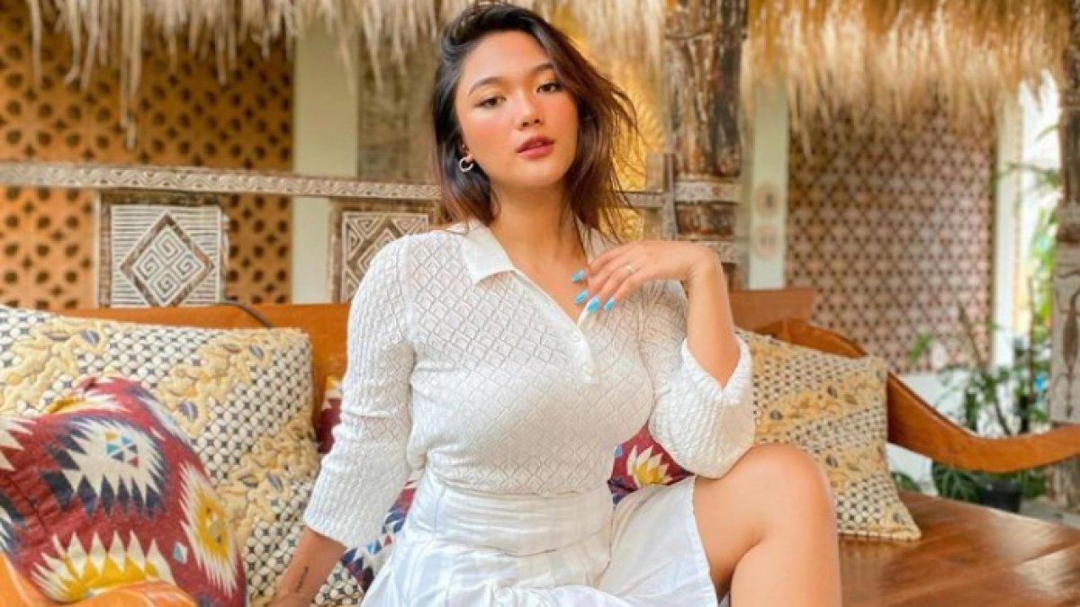 Pesona kecantikan Marion Jola.
