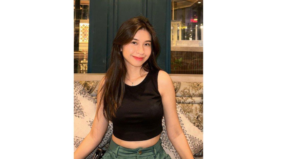 Olla JKT48 merupakan wanita manis yang memiliki hobi otomotif.