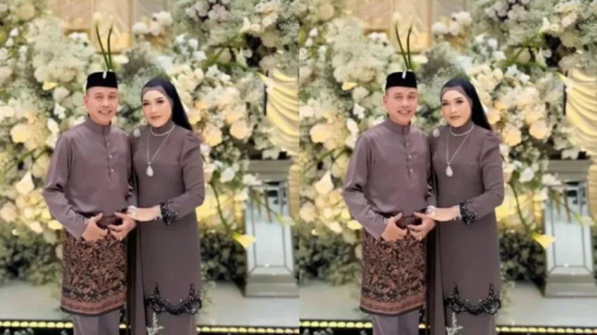 Potret kebersamaan Umi Kalsum dengan Ayah Rozak diduga saat hadiri acara lamaran Ayu Ting Ting.