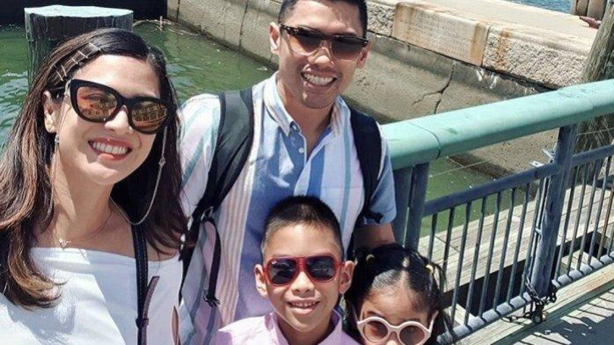 Potret liburan Dian Sastro bersama suami dan anak-anaknya saat di New York.