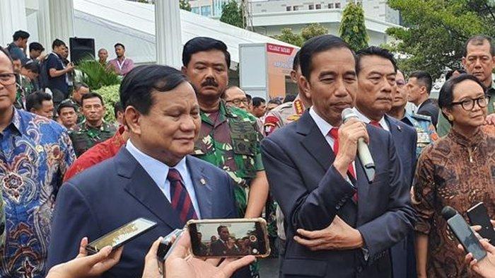 Menhan Prabowo Subianto dan Presiden Joko Widodo,- Kunci jawaban terbaik dari soal 'Jelaskan komponen sistem pertahanan dan keamanan rakyat semesta menurut Pasal 30 Ayat 2 UUD 1945!'