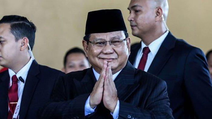 Prabowo Subianto tiba sebelum acara pelantikan presiden dan wakil presiden di Komplek Parlemen, Senayan, Jakarta, Minggu (20/10/2019).