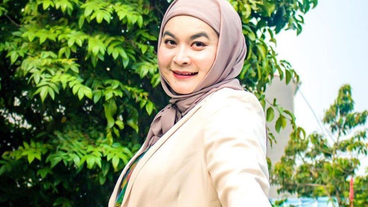 Presenter dan komedian era 90an Ulfa Dwiyanti.
