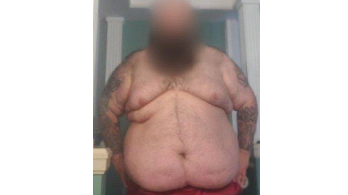 Pria memiliki bert badan mencapai lebih dari 220 Kilogram (Kg)