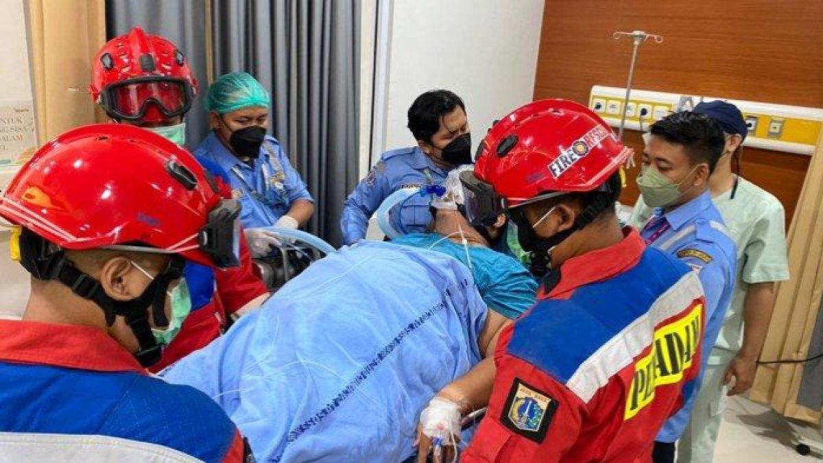 Pria obesitas 150 Kg di Jaktim dievakuasi ke RS, petugas Damkar sampai turun tangan