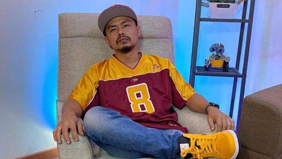 SOSOK WENDI CAGUR - Wendi Cagur mengawali kariernya sebagai komedian. Ia tergabung dalam grup lawak Cagur.