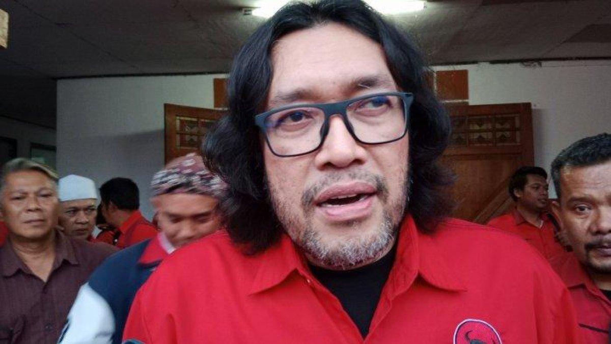 KRITIK DEDI MULYADI - Ono Surono yang kritik Dedi Mulyadi terkait vasektomi sebagai syarat bantuan sosial merupakan Wakil Ketua DPRD Jawa Barat. Ini profilnya.