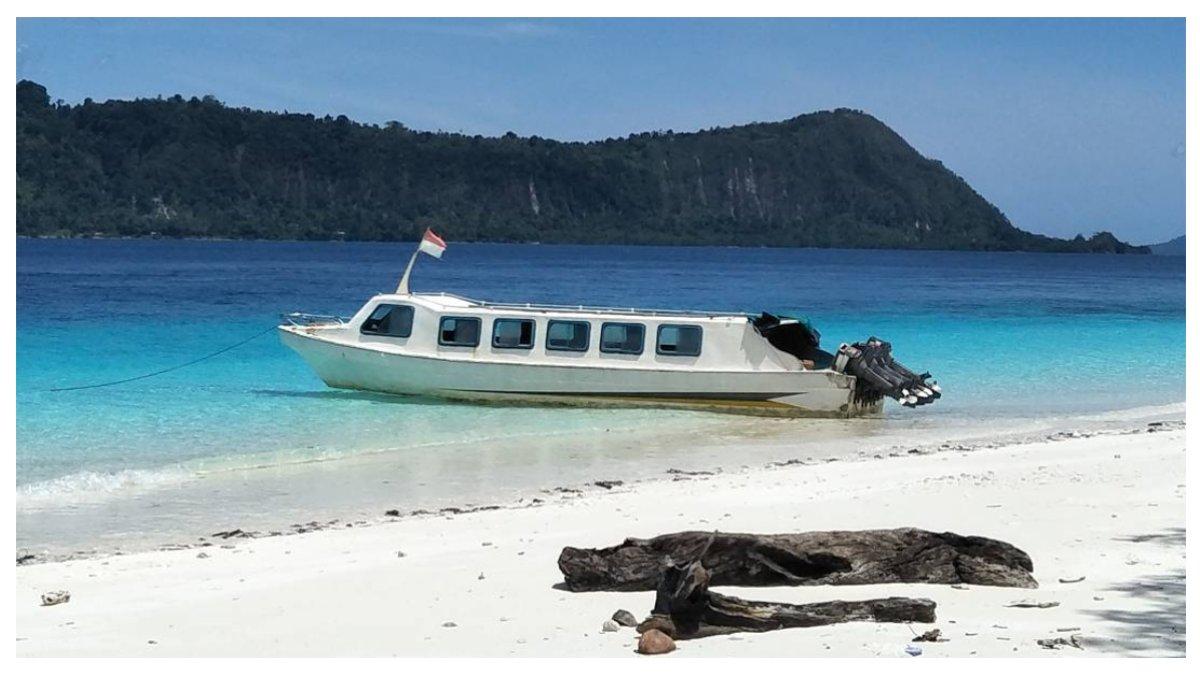 Pantai Molana.