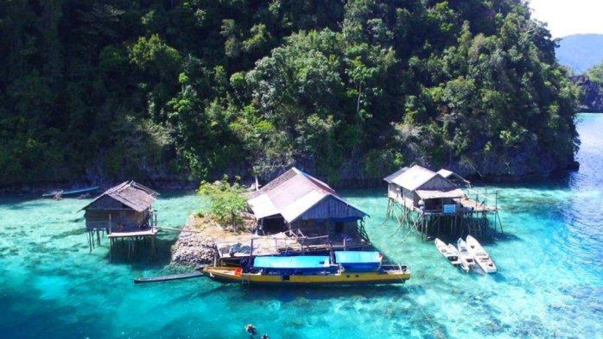 Pulau Sombori, Desa Mbokita, Kecamatan Menui Kepulauan, Kabupaten Morowali, Sulawesi Tengah.