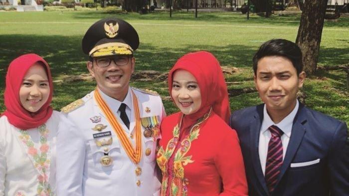 Gubernur Jawa Barat Ridwan Kamil dan keluarganya