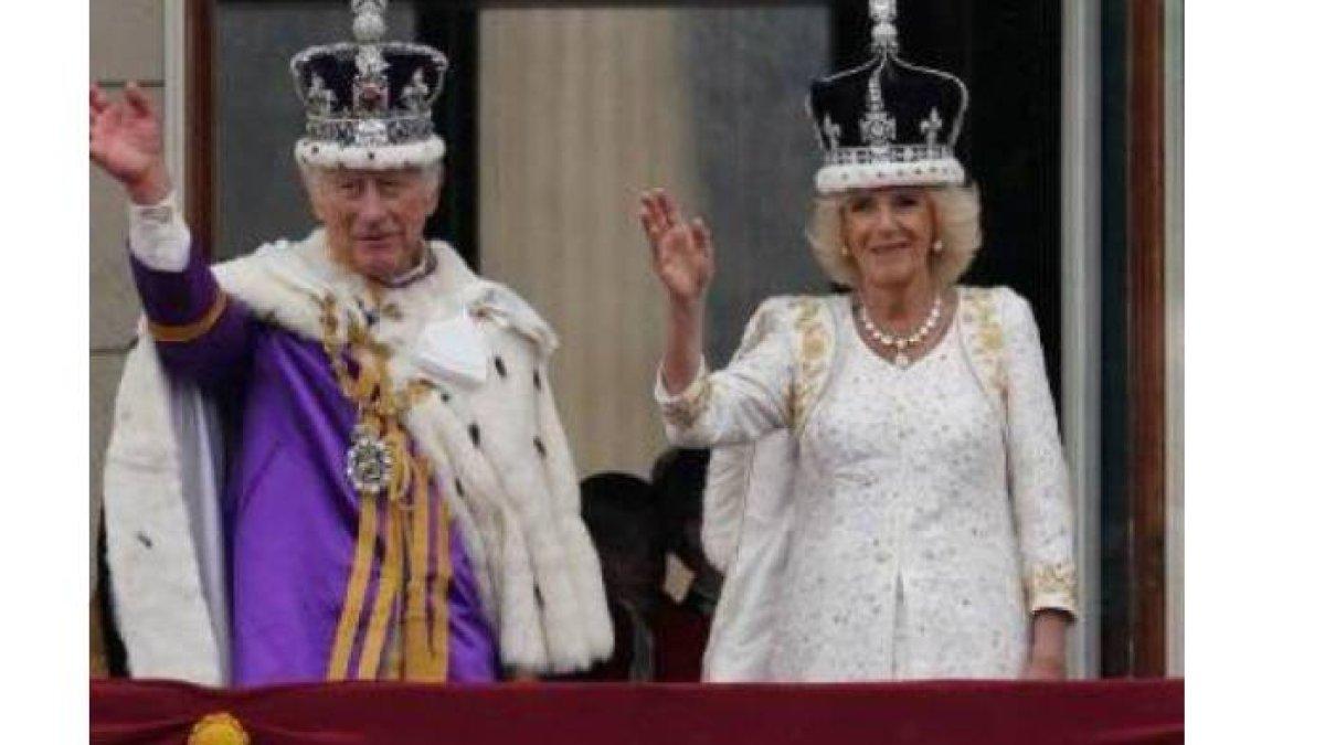 Raja Charles III dan Ratu Camilla saat penobatan