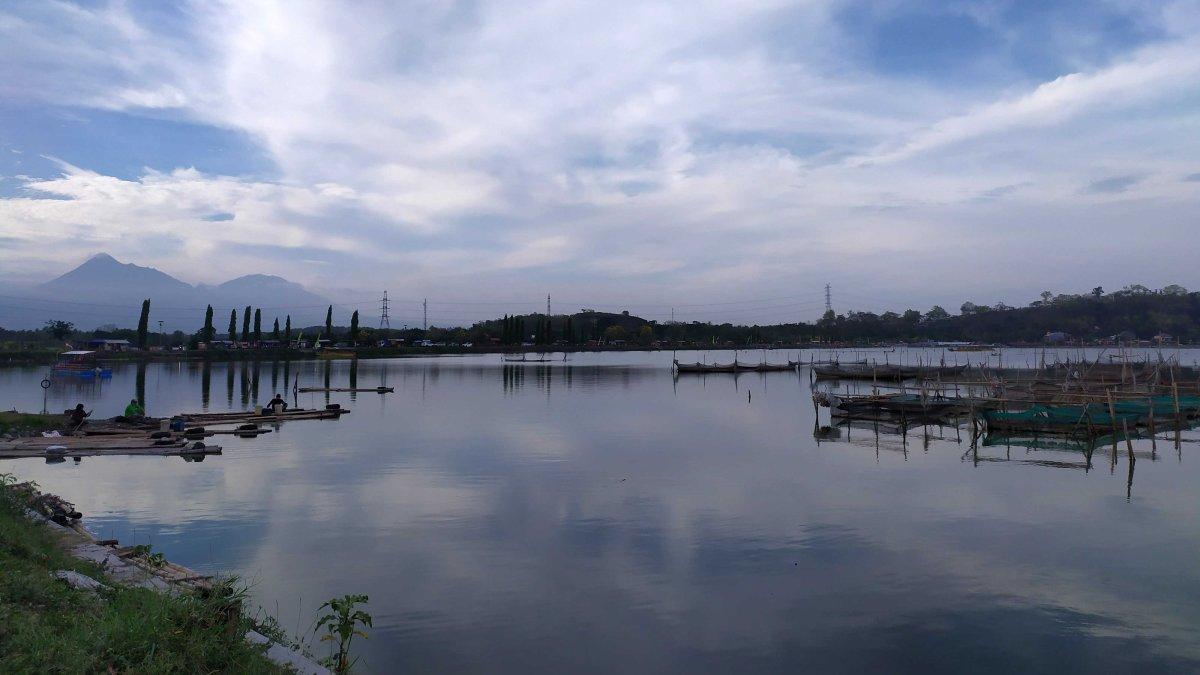 OBYEK WISATA KLATEN: Suasana sejuk di Rowo Jombor