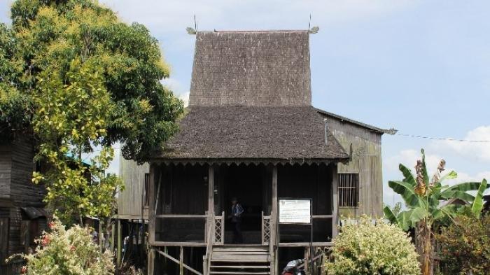 Rumah Adat Banjar Bubungan Tinggi