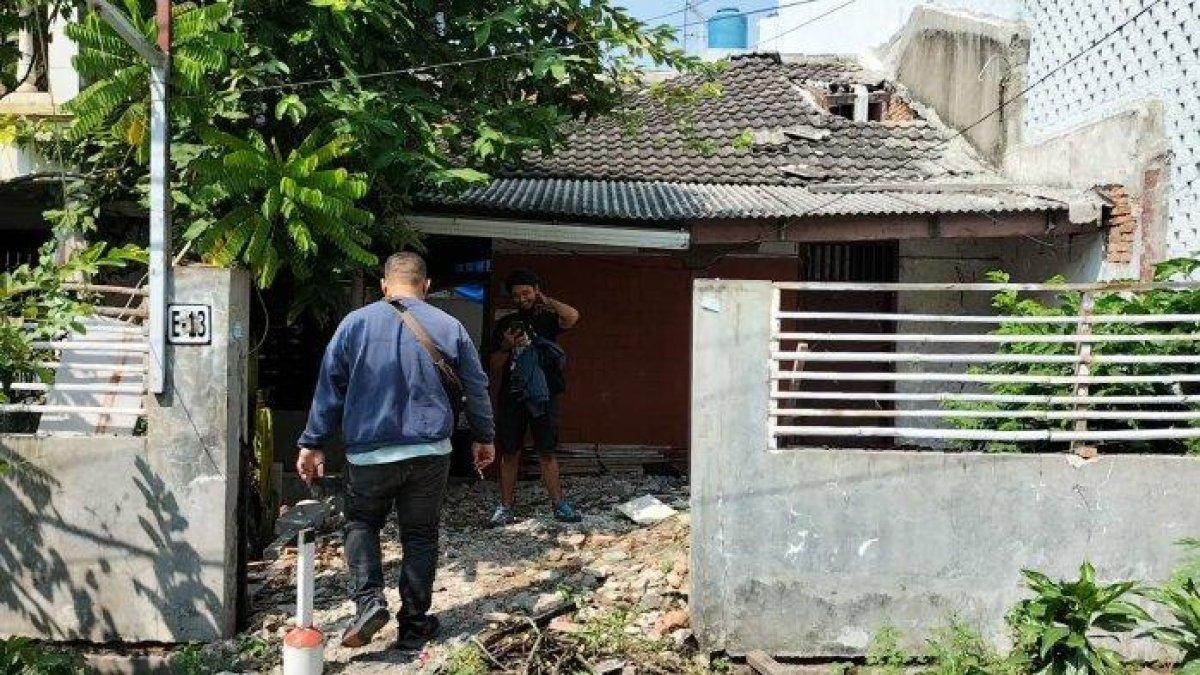 Rumah Diah Aristy Kusuma Putri, tampak reyot dan tanpa listrik di Jalan Mayang Sari III, RT 014 RW 015 Tugu Utara, Koja, Jakarta Utara, Minggu (23/7/2023).