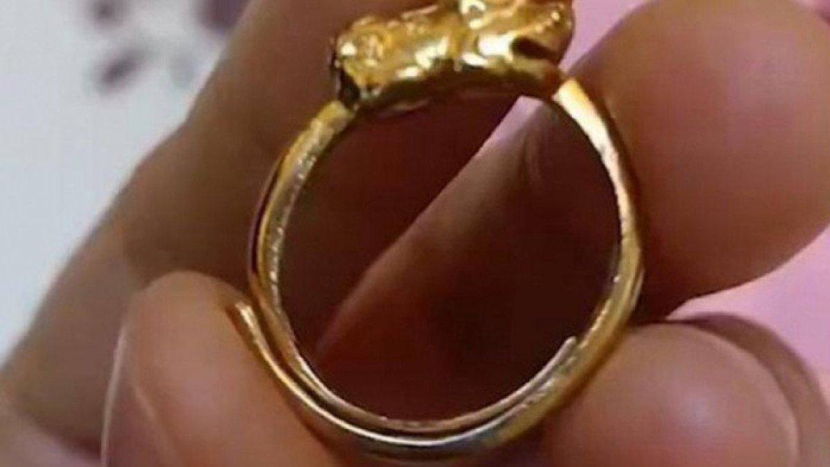 ILUSTRASI cincin