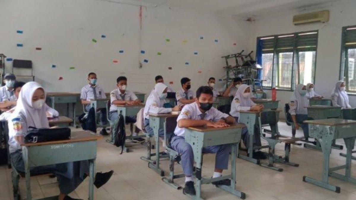 ILUSTRASI siswa SMA di kelas
