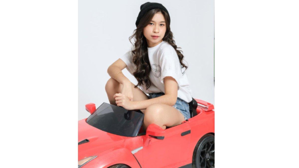Selain bernyanyi tampaknya Olla memiliki bakat di dunia otomotif.