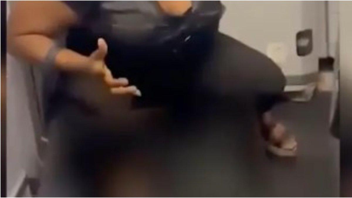 Seorang penumpang wanita tak bisa menahan pipis di pesawat