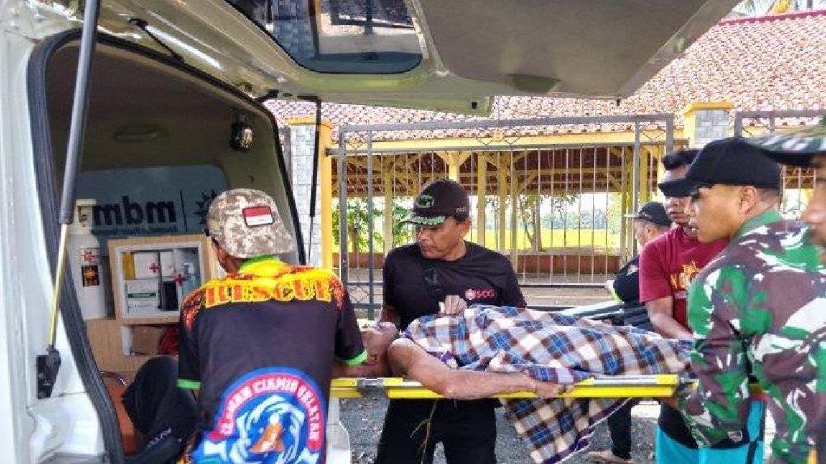 Setelah hilang sehari semalam, Aki Dariman (86) ditemukan tertelungkup di areal persawahan dekat Kampus SMAN 1 Banjarsari Ciamis, sekitar 1 km dari rumah korban, Minggu (9/7) pukul 13.10 siang oleh Tim SAR Gabungan.