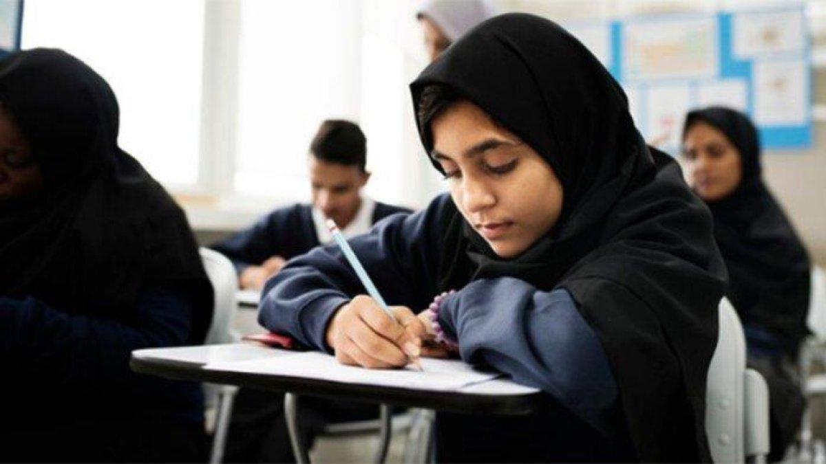 Jawaban dari soal 'Sifat mustahil Allah SWT ada berapa?' dalam PTS/UTS PAI Kelas 4 Semester 1 Kurikulum Merdeka. 