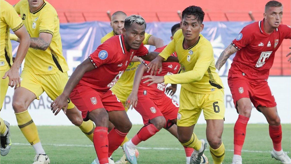 Skuad Barito Putera saat bermain imbang melawan Malut United.