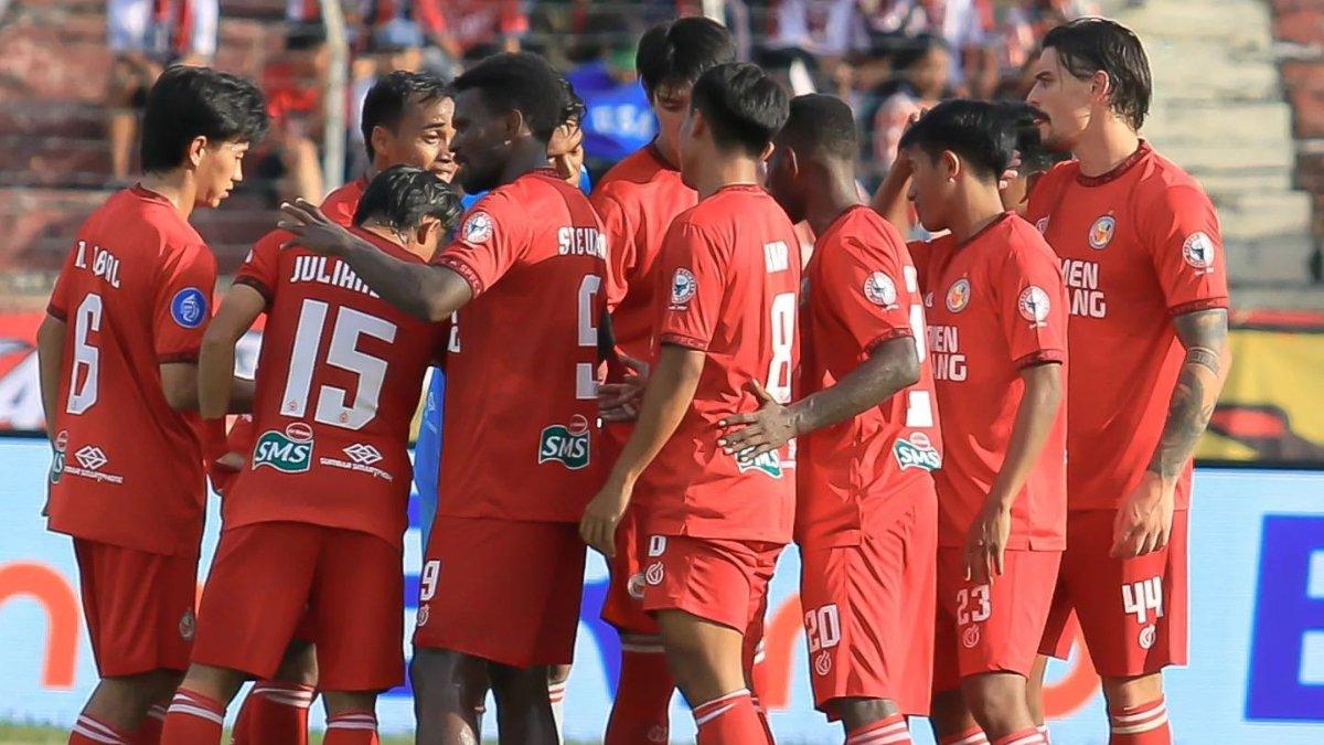 Skuad Semen Padang saat kalah telak melawan Dewa United.