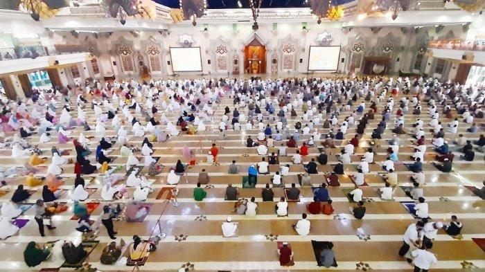 Suasana salat idul fitri.