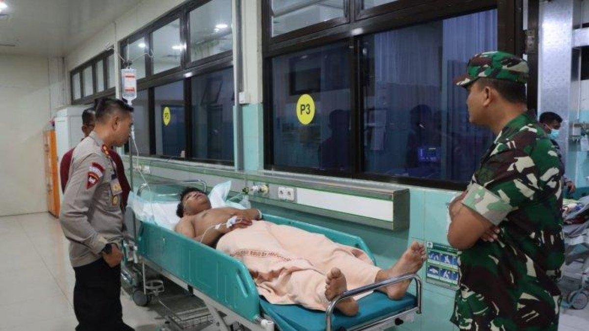 Suporter bola dilarikan ke rumah sakit usai bentrok di karanganyar