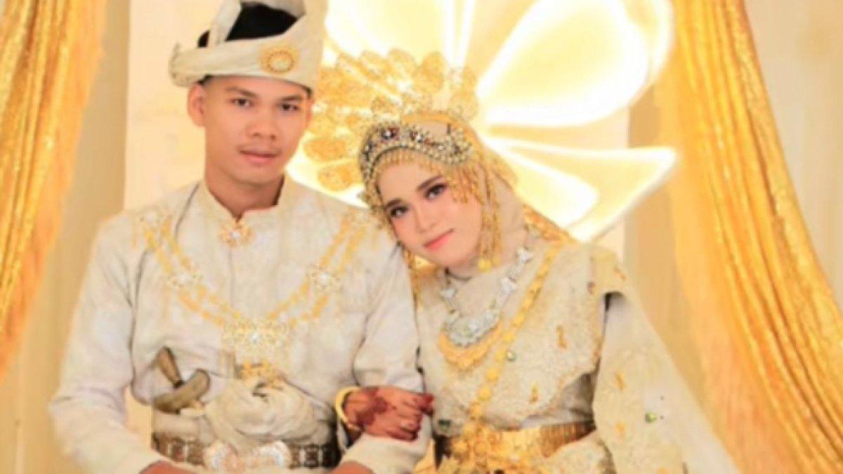 Pria Malaysia menikah dengan gadis asal Madura.