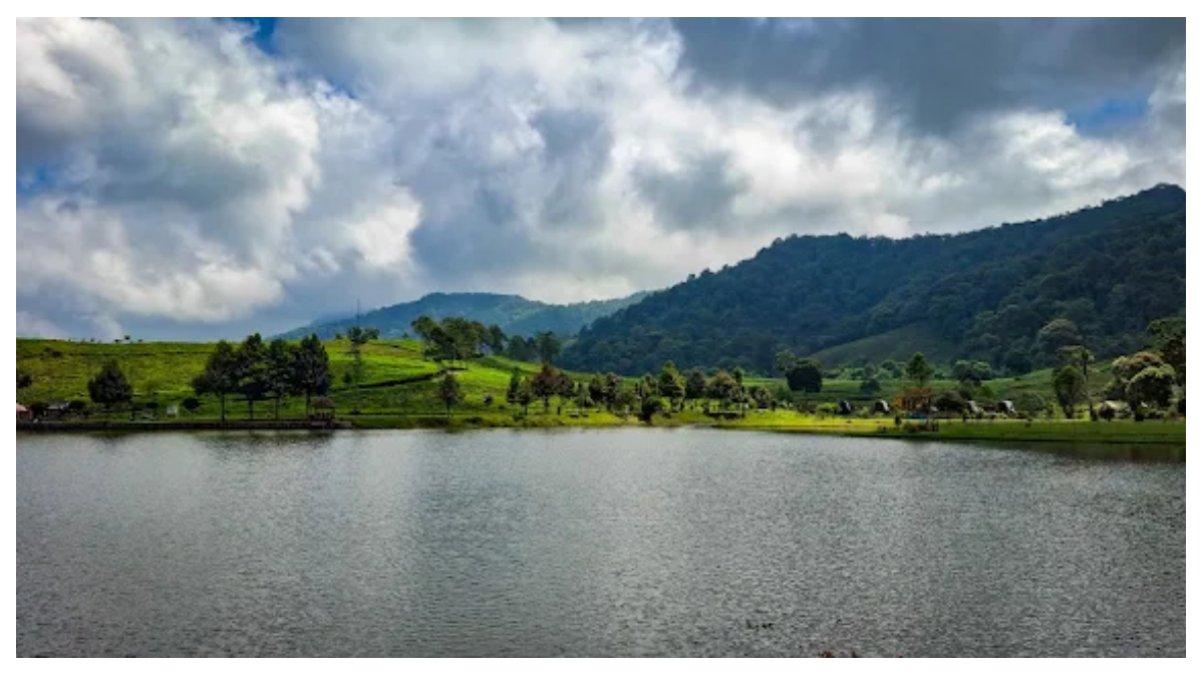 Pemandangan di Telaga Saat Puncak Bogor