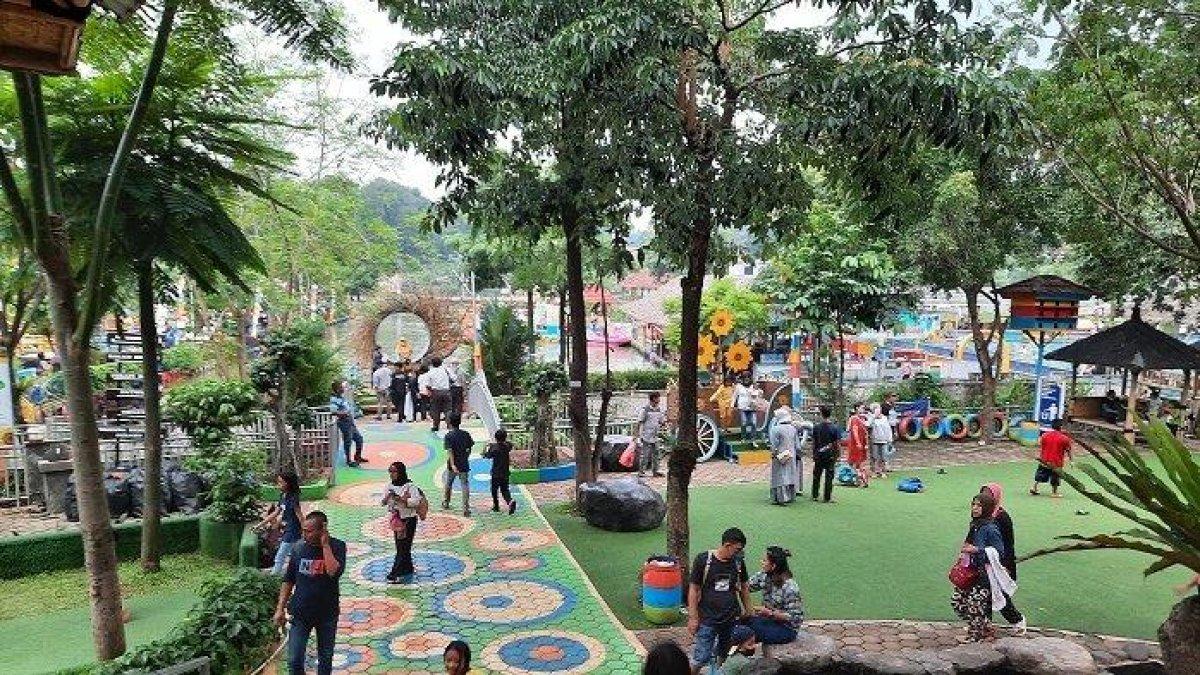 Suasana di Taman Herbal Insani