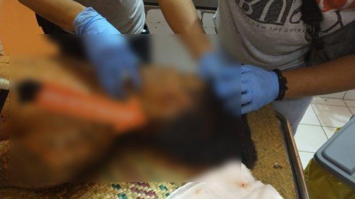 Aparat kepolisian mengidentifikasi jenazah Andika yang tewas di tangan kakak kandungnya sendiri.