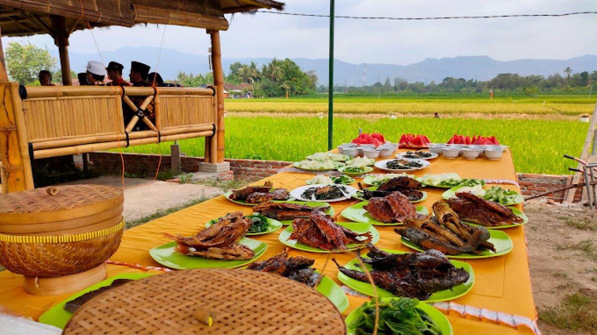 OBYEK WISATA KLATEN: Hidangan di Tirto Mili, Klaten