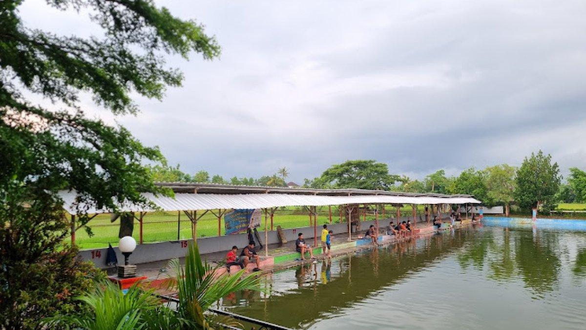 OBYEK WISATA KLATEN: Suasana mancing di tirto mili
