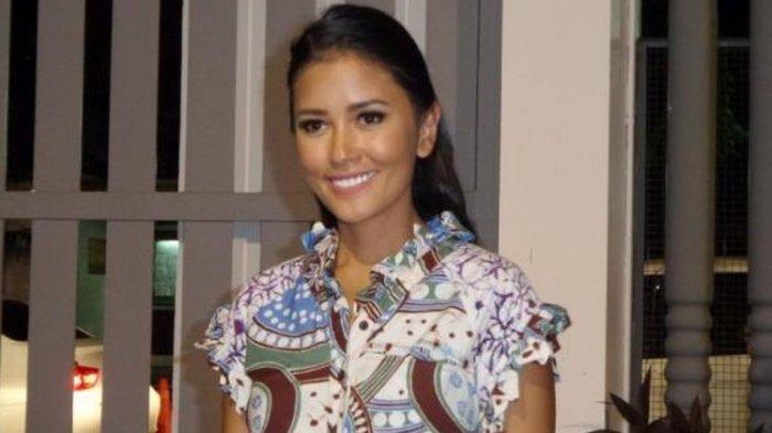 Titi Rajo Bintang saat hadir dalam acara kampanye Stop Violence with Arts di Erasmus Huis, Jakarta Selatan, Kamis (12/5/2016) malam.