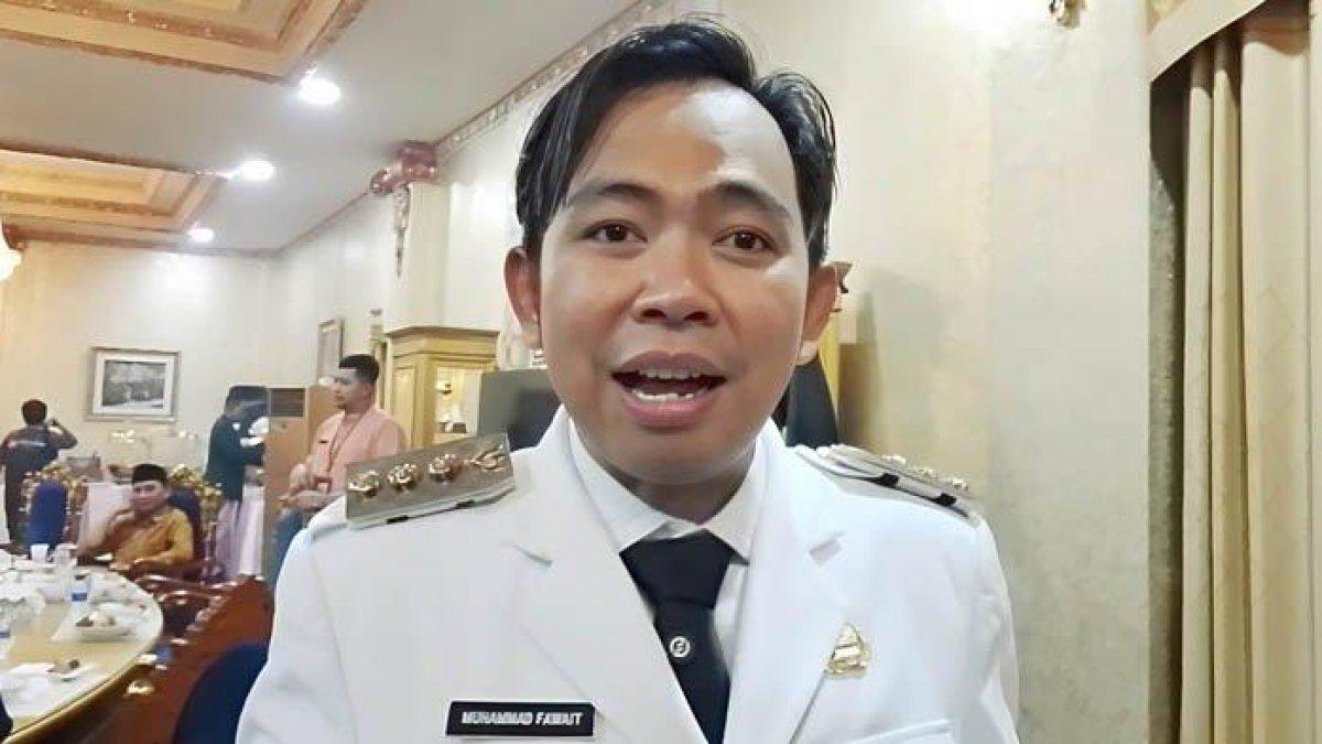 SOSOK GUS FAWAIT - Bupati Jember Muhammad Fawait saat berada di Pendapa Wahyawibawagraha Jember, Jawa Timur pada Senin (3/3/2025). Bupati Gus Fawait akan melakukan perubahan SOTK Pemerintah Kabupaten Jember.