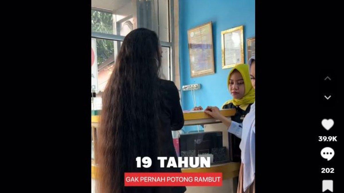 Viral wanita tak memotong rambutnya hingga 19 tahun.
