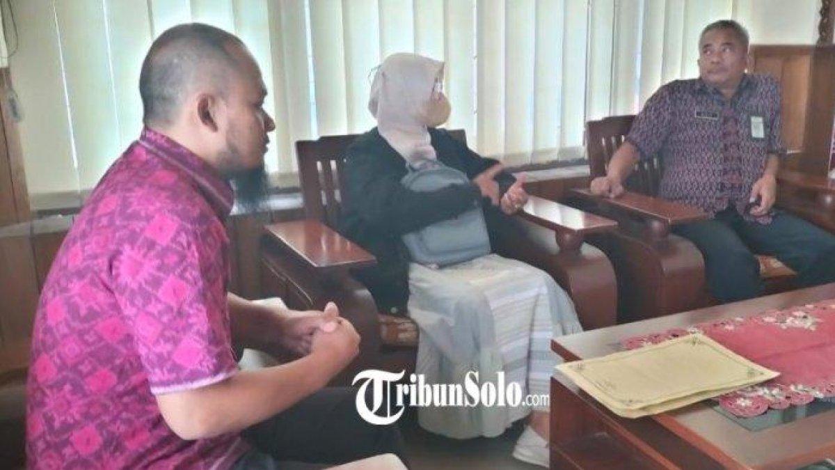 Warga berinisial A melaporkan Kades di Kecamatan Kedawung ke Inspektorat Kabupaten Sragen karena urung dinikahi.