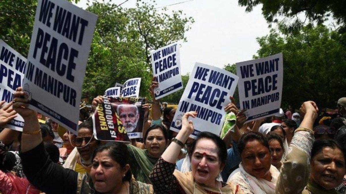 Warga di India ramai-ramai mengecam aksi pelecehan seksual pada wanita.